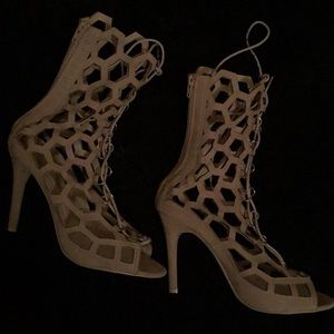 “Bee hive” heels!♡